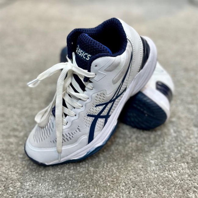 كفش واليبال ميانه asics كد 76012 تكي