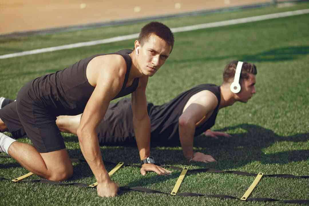 تاثیر لباس ورزشی مناسب بر تمرین - تولیدی پویان اسپرت